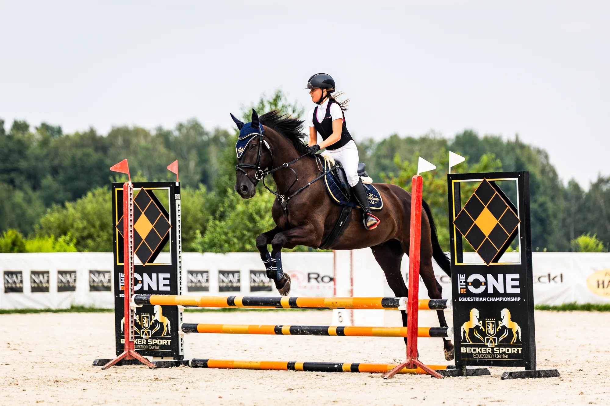 Julia Ficoń nad przeszkodą na zawodach BeckerSport